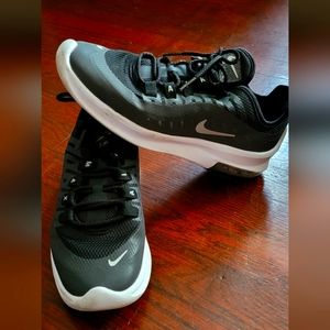 Women's Nike Sneakers size 8.5 great condition,  barely wore